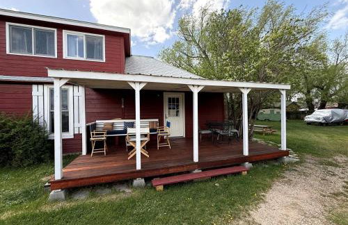 Charming Montana Bungalow with Madison River Views, Steps from Main Street in Ennis, MT - Foto 4