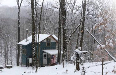 Rustic Off-Grid Cabin Getaway near Wayne National Forest, Ohio - Foto 13