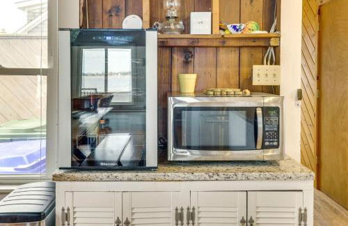 Dreamy Waterfront Westbrook Home on Private Beach - Foto 10