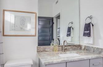 Jack Daniels House with Rooftop Golf, City views! 8min to Whiskey Row! Sleeps 10! - Foto 54