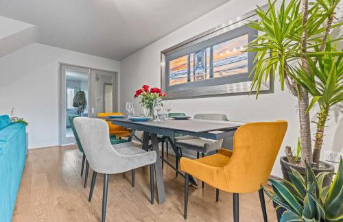 Large 4 Bedroom House Bricket Wood, Van & Car Parking, Sleeps 8 - Foto 37