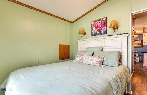 Resort Dock and Boat Ramp Home with Wolf Bay Access - Foto 16