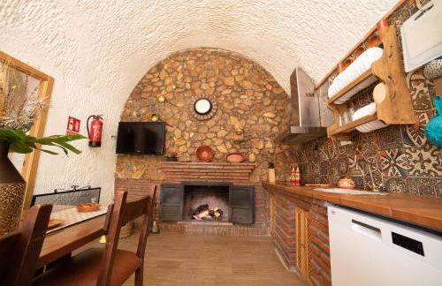 Cueva El Cortijo Gachas - Photo 3