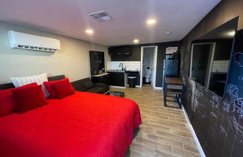 New Midtown Modern Studio With Backyard (Unit B) - Foto 24