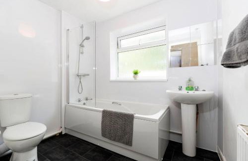 Charming and comfortable property by Our Home Short Stays very spacious with super fast WiFi close to the Metro Centre and Newcastle City Centre - Foto 8