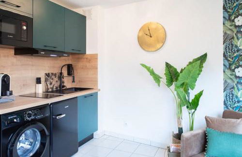 L44 1BDR Flat 10mins walk to port/Balcon, Parking, AC - Foto 4