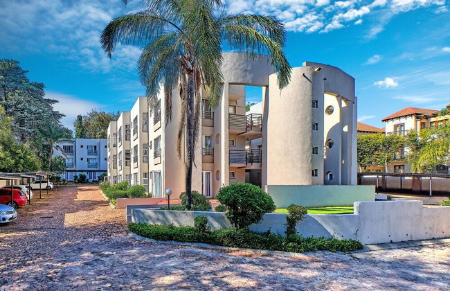 One Bed Unit in Prime Sandton- 2139 - Photo 9