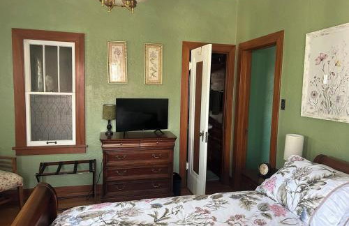 Private Gated Garden Suite in Historic Home, walk to UNM Football and Basketball, UNM and Pres Hospitals - Foto 5