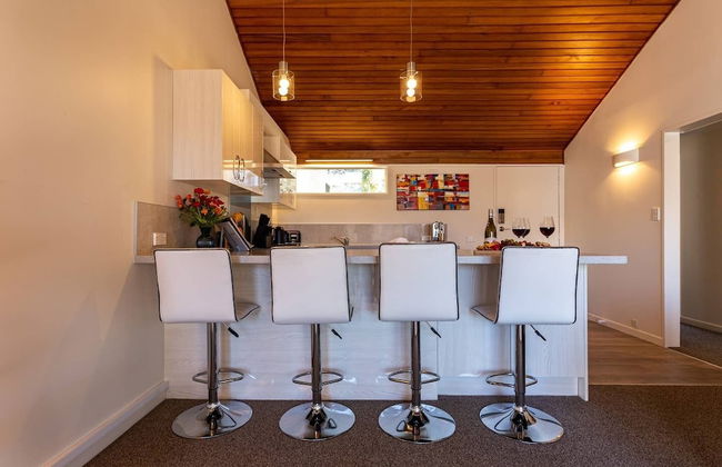 Amazing Lake View Spacious Townhouse with Parking - Photo 9