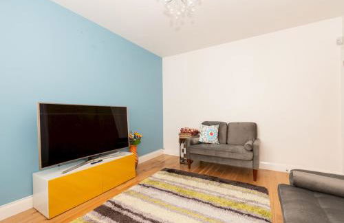 4 Bed house Parking 5 mins Sidcup Station - Pass the Keys - Foto 9