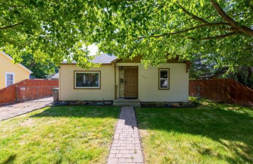 Home Sweet Idahome, feels like home with all the decor you wish you could afford King bed in master, fully fenced dog friendly yard, a few blocks from BSU and downtown Boise, Your perfect stay! - Foto 31