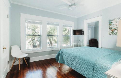 Luxe 3BR Retreat Nr Downtown & Pier Pet-Friendly - Foto 35