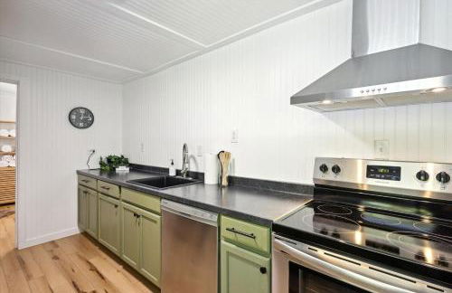 Sister Lakes Lakeside House - Sleeps 16 - Foto 61