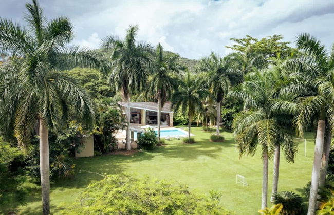 w Spacious 5BR Villa at Mesa de Yeguas - Photo 2