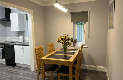 Blaydonburn - Sleeps 4,5 - Parking - Hottub - Yard - Foto 38