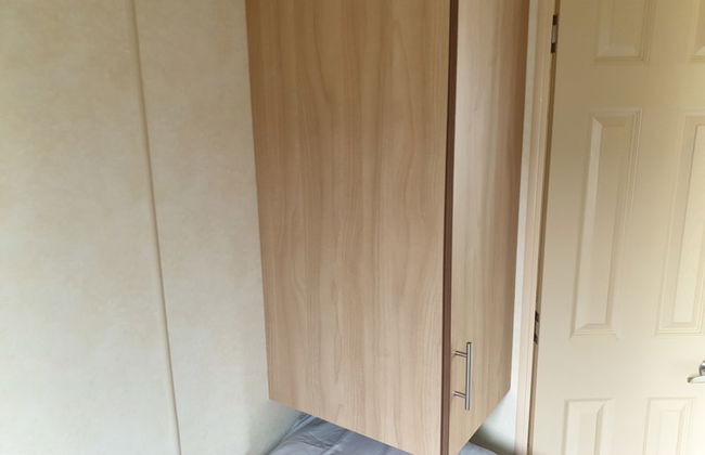 3-bed Caravan in Walton on the Naze - Photo 6