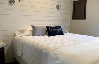 Modern Tiny House Rental Perfect for Glamping near Austin - Foto 13