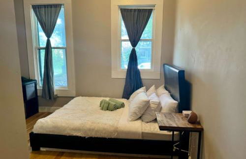 Jungle House Columbus Downtown Free Parking Sleeps 8 - Near Convention Center & Nationwide Arena - 2BR Short North Luxury Home - Over 5,800 Five Star Stays - Foto 28