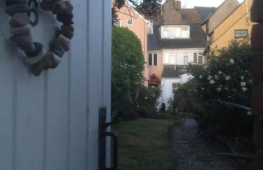 Fermaine, 50m from sea, garden, dogs, town centre - Photo 2