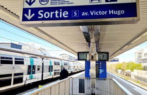 Stylish Stay Near Paris - 850m to Subway RER A - Netflix T1-4P - Foto 29