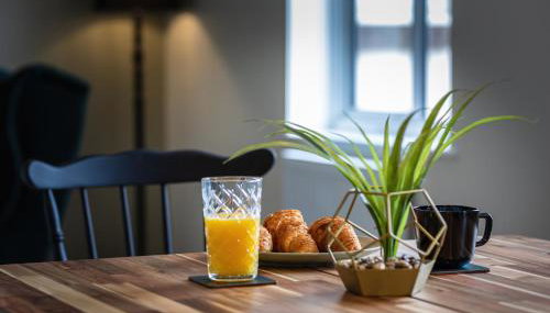 4 Bed City House with Private Garden and Parking - Foto 5