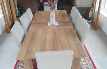 Large private home with small lake and garden - Photo 10