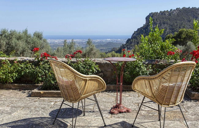 Stunning Farmhouse With Private Pool - Photo 39