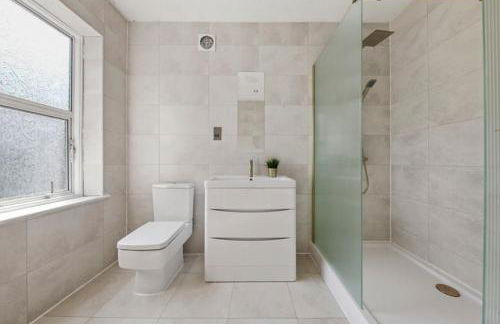 Stunning studio flat with free on-street parking! - Foto 10