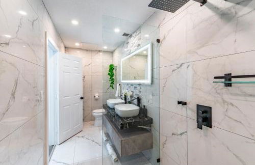 Friendly Fox Luxury Pool & Spa House Near Downtown & Beach - Foto 27