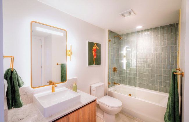 Apartment in New Luxury Condo in Downtown - Photo 47