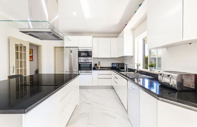 Villa Amendoeira in Olhos de gua - Foto 16