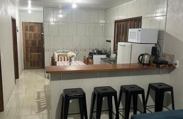 Casa inteira em terreno individual, pet friendly, vaga para 3 carros, wifi, home office - Foto 1