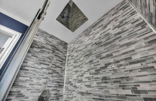 Swim and Relax In our Pool and Hot Tub and Recently Renovated - Foto 79