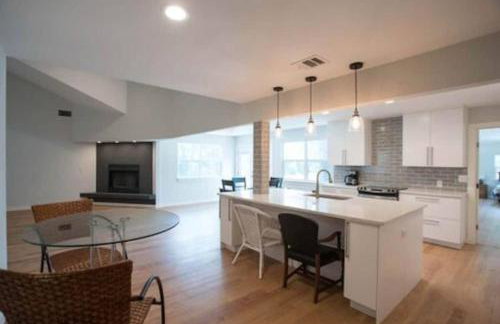 2 Large Bedrooms Open Living Peaceful - Photo 11