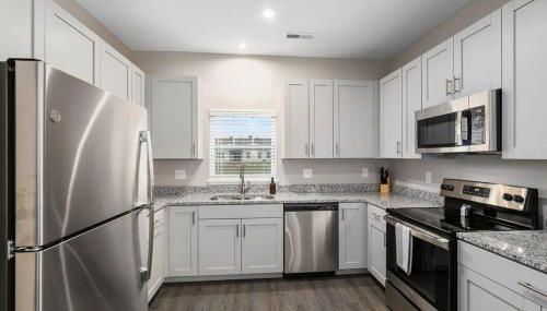 Modern 8BR 8BA Condo w Garage and Patio - Foto 2