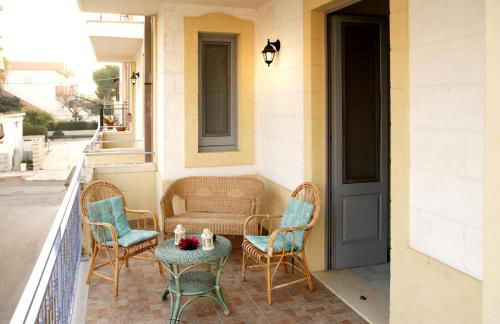 Midiè Savelletri - Foto 1