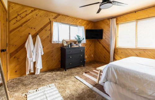 Whispering Hollow Lodge on Greer Main St! - Foto 28