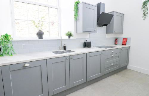 Seraphim House - Photo 16