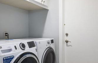 Serene Hilltop Oasis Above the City w Private Pool - Foto 25