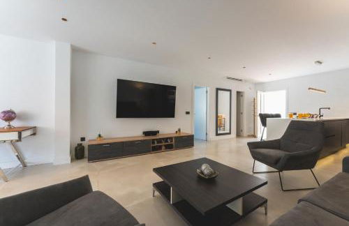 Designer loft with pool, with gigantic terrace and private parking & in the city centre - Foto 76