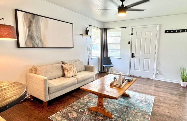 Beautiful Getaway Nears Asian Dist - Photo 19