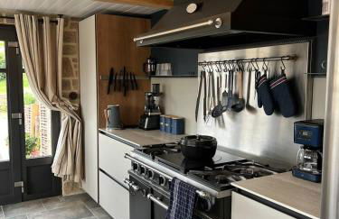 Ti an Aod Beachfront Stone Cottage Sleeps 10 OI Collection Rentals - Foto 18