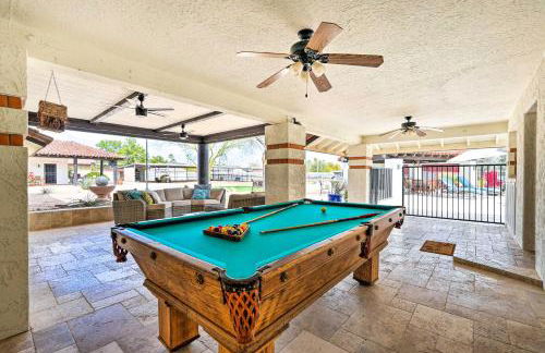 Pool and Putting Green Group Getaway in Glendale! - Foto 26