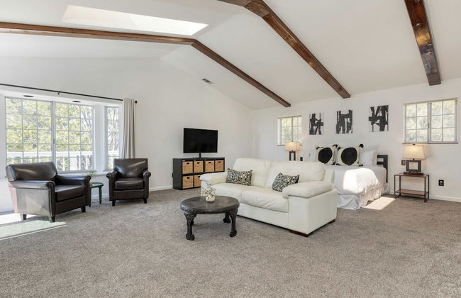 Views, Hot Tub, Firepit, Game Room, Playground Enchanted Forest by Avantstay - Foto 23