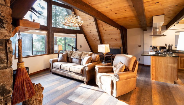 Bears Lair by Avantstay Wood-burning Fireplace + Firepit + Expansive Deck 3 Minutes to Bear Mountain + Big Bear Lake - Foto 3, Interior