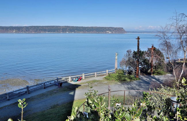 Langley Waterfront Condo by Avantstay A+ Views - Photo 30