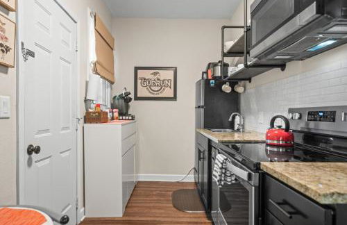 Mountain Bungalow-Walk to Downtown/Biker's Dream! - Foto 16