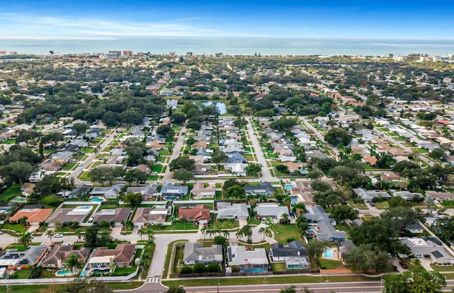 Fun Family-friendly Modern Beach Home With Pool - Photo 46
