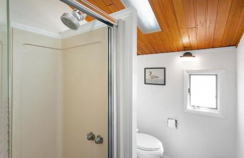 Quiet and Cozy Lakefront Home Near Mt Boyne - Foto 18