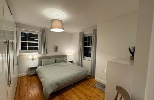 Stirling Haven: Charming 3B Apt in City Centre - Photo 4